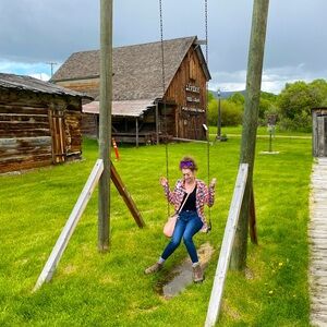 Meet your Posher, Suzanne